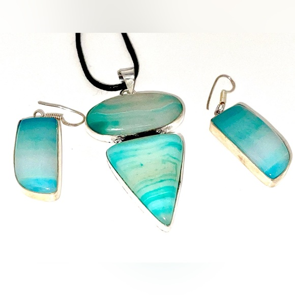 Blue Green Botswana Agate Pendant & Earrings - Picture 7 of 8